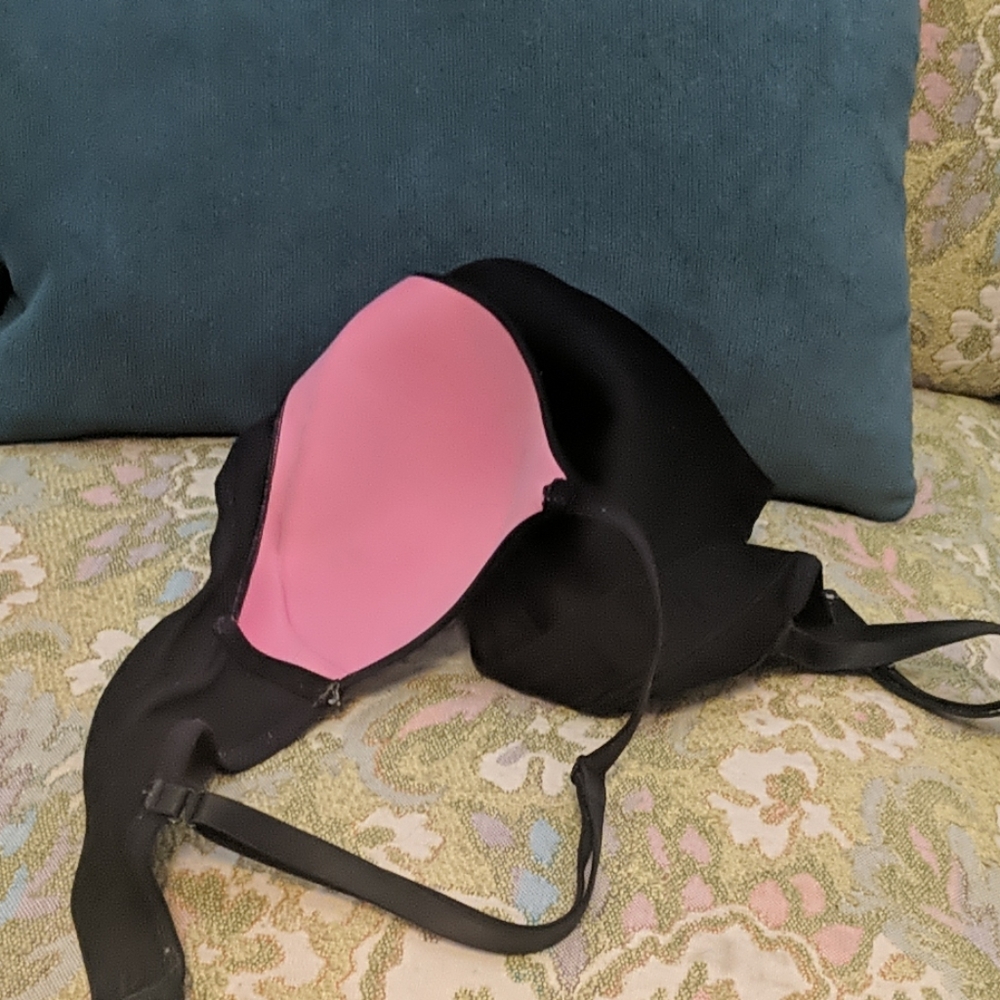 VS black pink bra